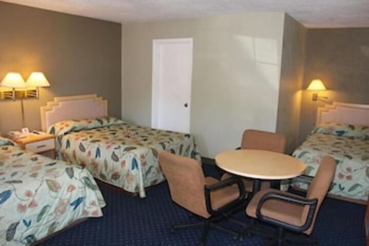 Western Village Inn - thumb 5