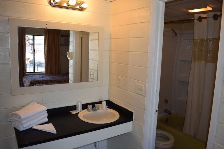 Dry Dock Motel - thumb 4