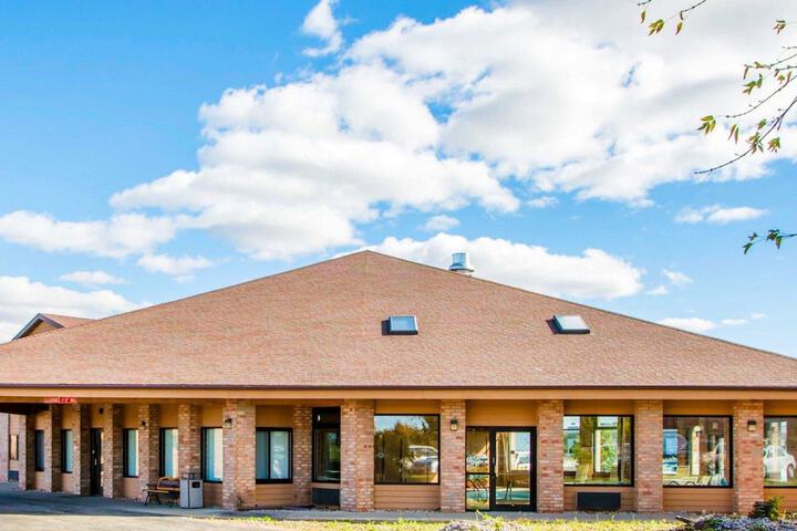 Quality Inn & Suites - thumb 1