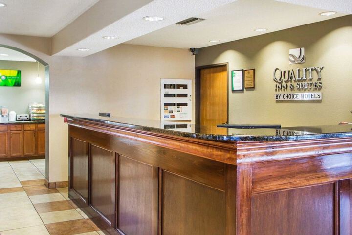 Quality Inn & Suites - thumb 7