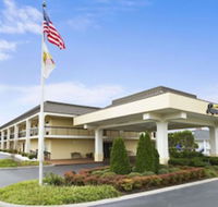 Super 8 by Wyndham Calhoun - Accommodation Seattle