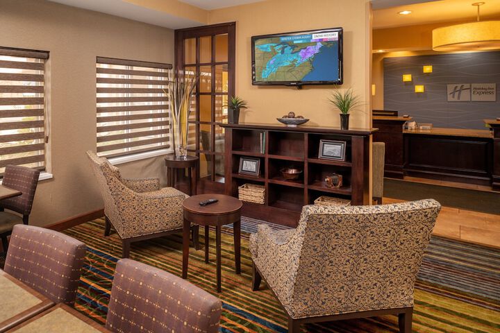 Holiday Inn Express Charleston-Kanawha City, An IHG Hotel - thumb 5