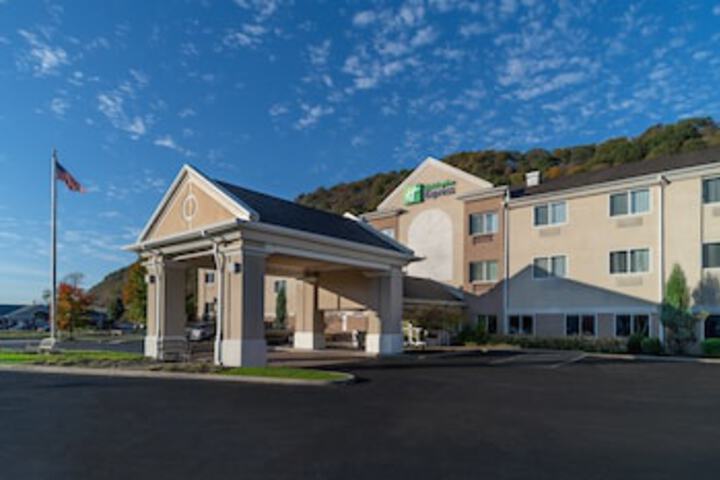 Holiday Inn Express Charleston-Kanawha City, An IHG Hotel - thumb 0