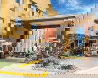 Comfort Inn  Suites Waterloo - Cedar Falls