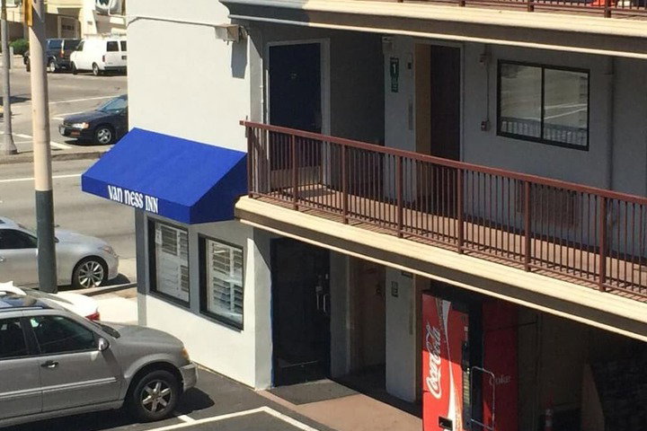 Van Ness Inn - thumb 6