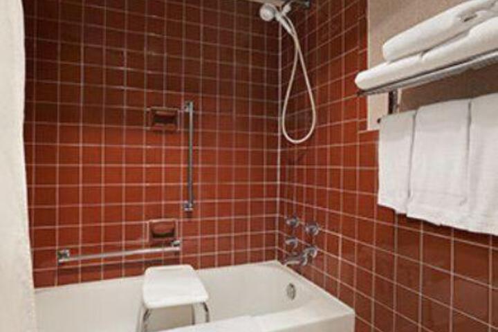 Travelodge By Wyndham Bedford - thumb 6