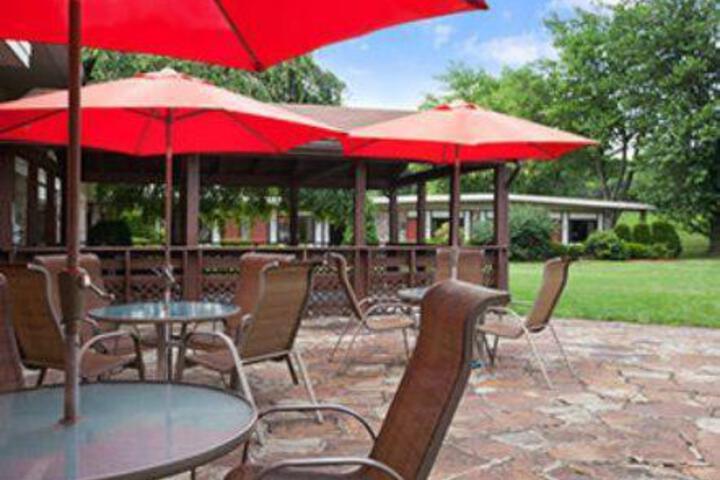 Travelodge By Wyndham Bedford - thumb 1