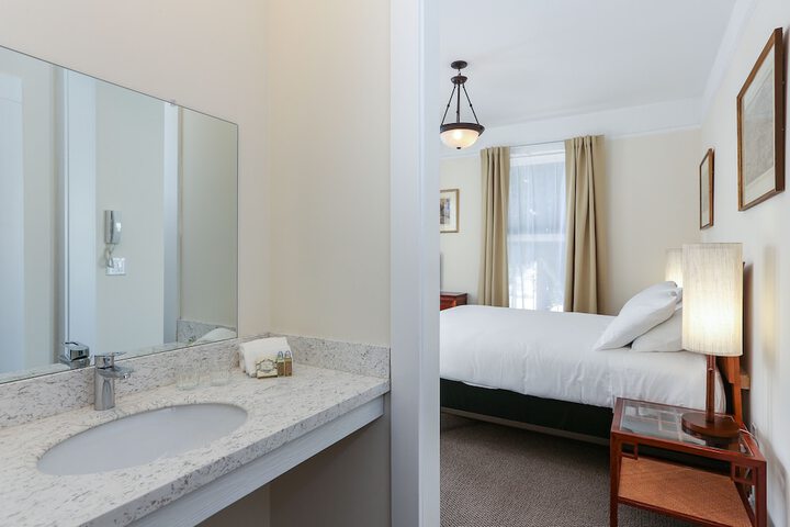 The Grove Inn - thumb 1