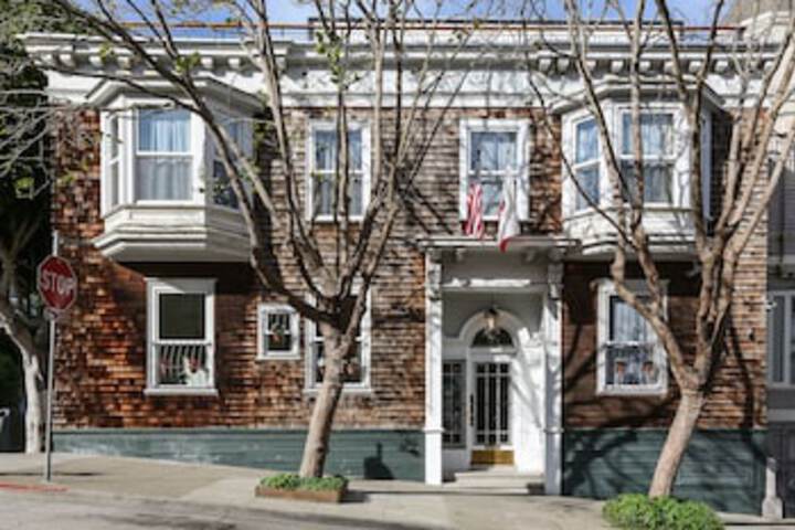 The Grove Inn - thumb 0