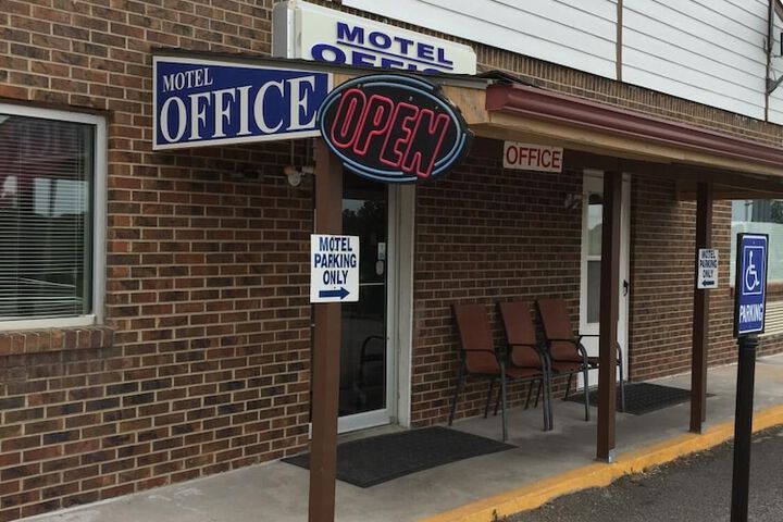 Economy Inn - thumb 1