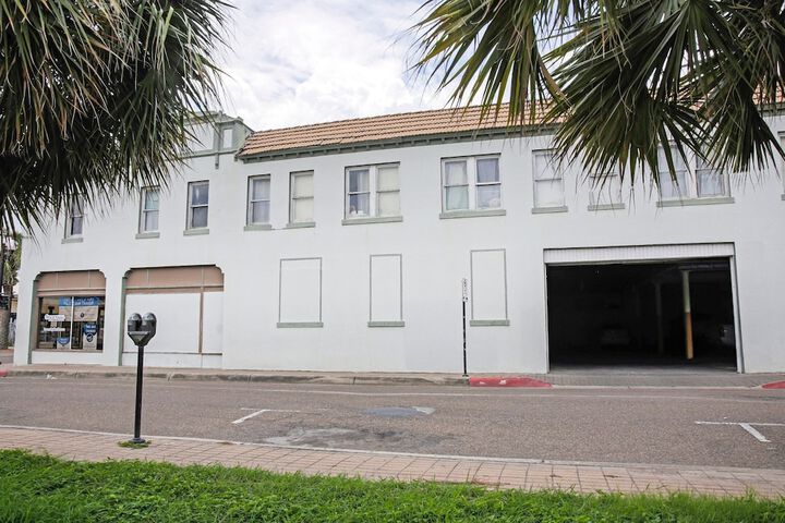 OYO Cameron Historic Hotel Brownsville I-69E - thumb 1