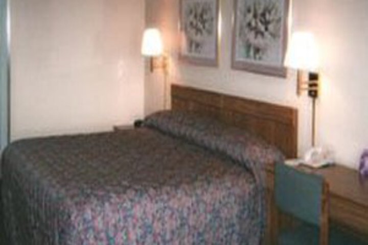 SUPER 8 MOTEL MCCOMB - thumb 4