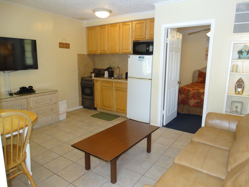 Tropical Breeze Beach Club - thumb 2