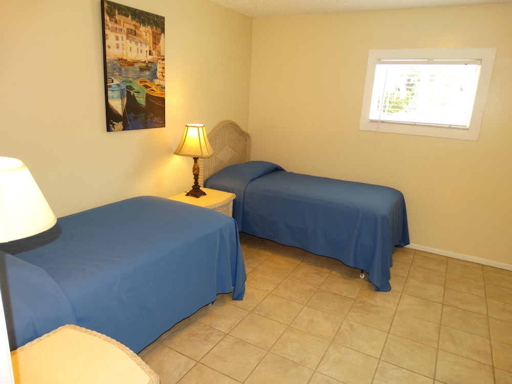 Tropical Breeze Beach Club - thumb 6