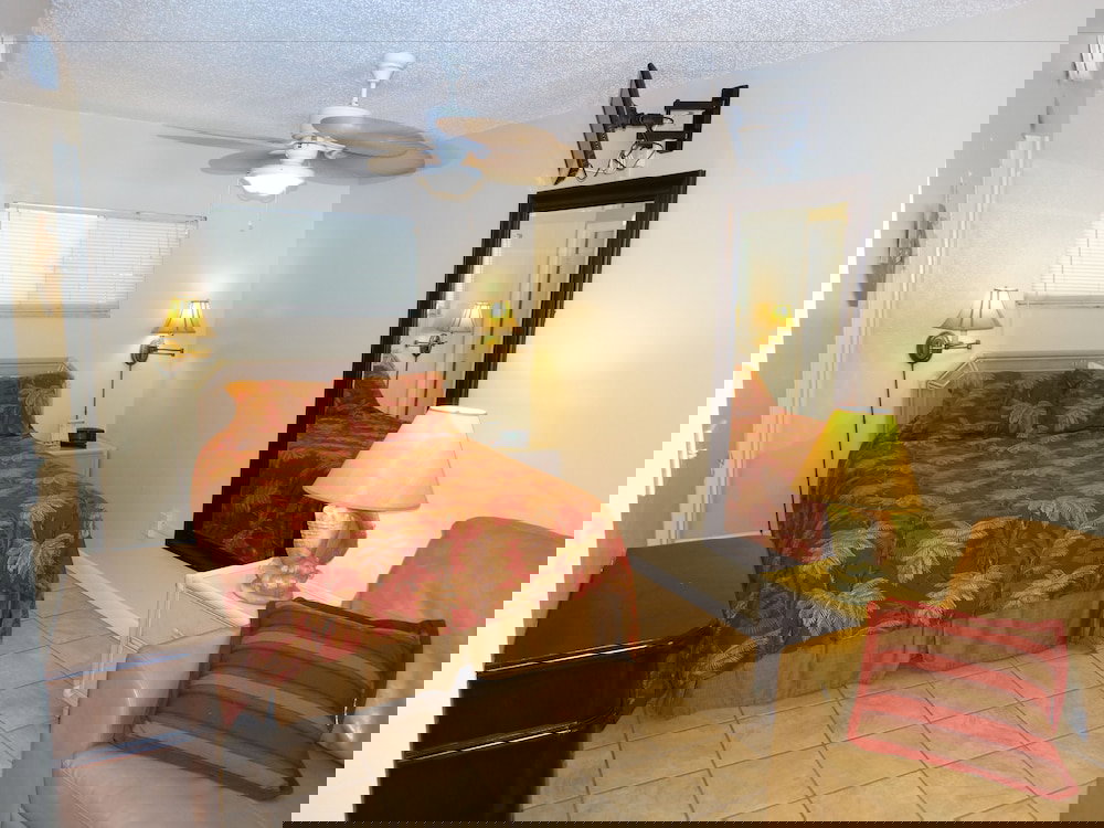 Tropical Breeze Beach Club - thumb 1