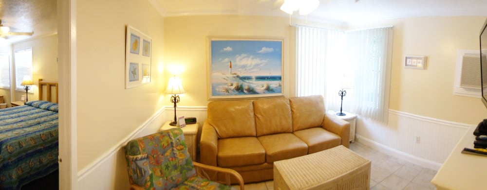 Tropical Breeze Beach Club - thumb 3