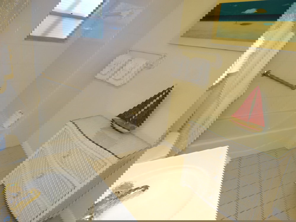 Tropical Breeze Beach Club - thumb 4