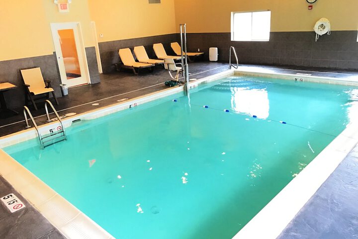 Holiday Inn Express And Suites, An IHG Hotel - thumb 2