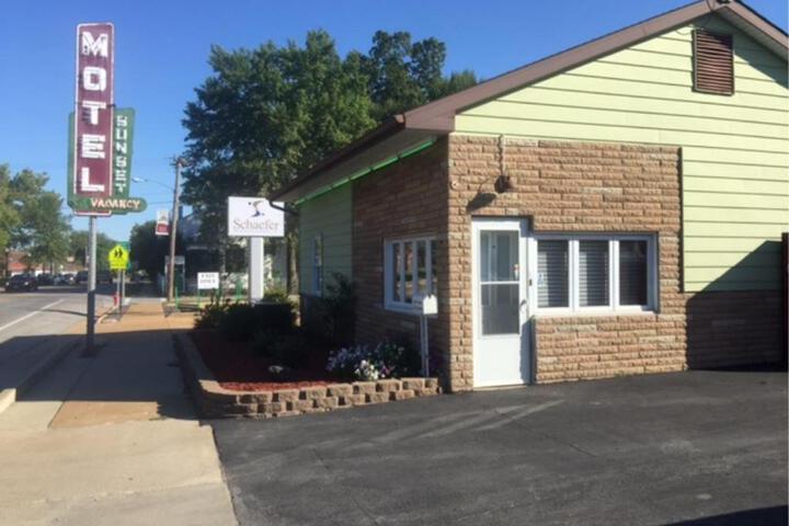 Sunset Motel - thumb 2