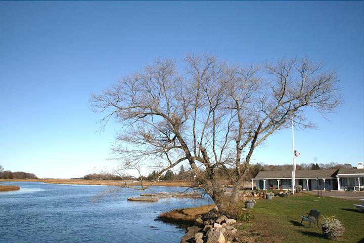 Shea's Riverside Inn & Motel - thumb 6