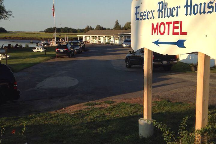Shea's Riverside Inn & Motel - thumb 1
