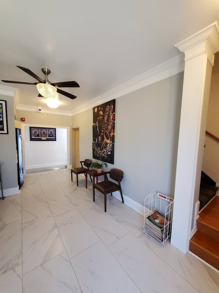 The TremÃ© Hotel - thumb 3