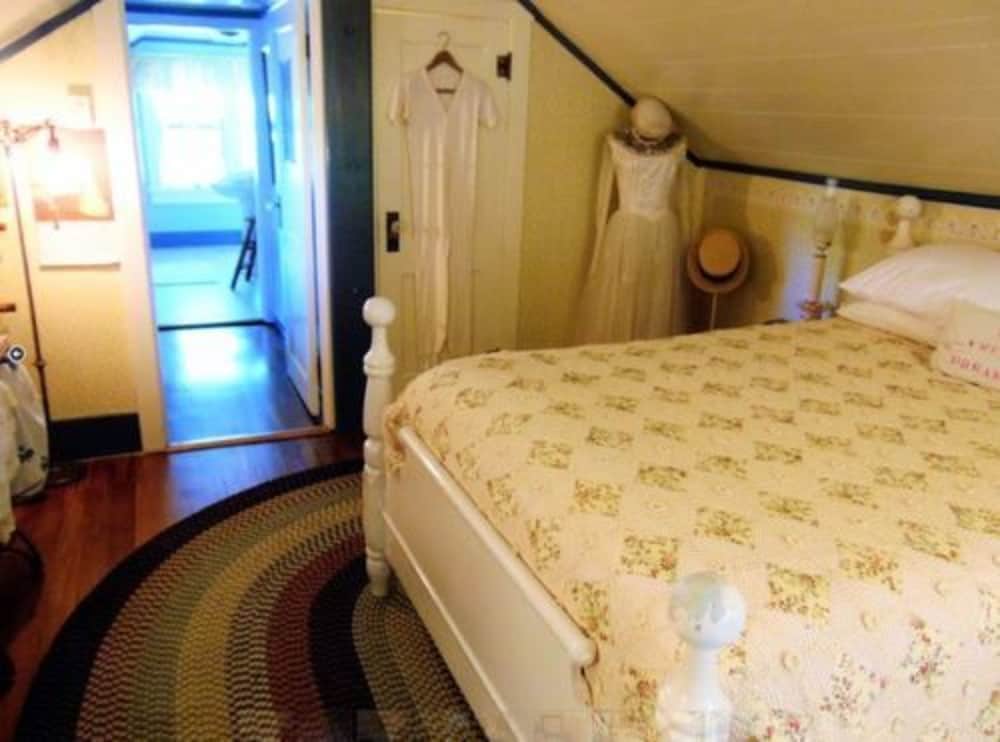 Maple Leaf Cottage Inn - thumb 2