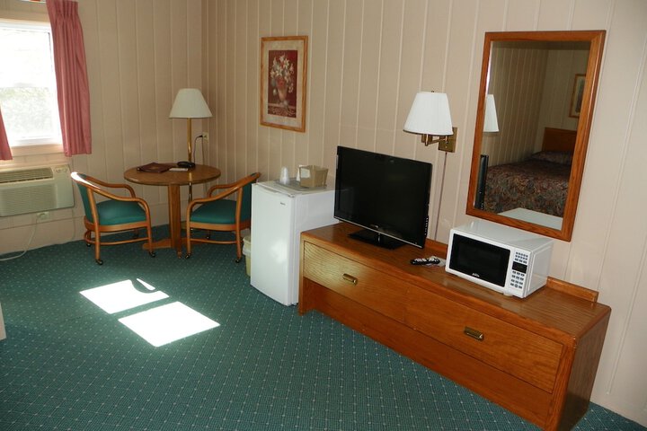 Rainbow Motel - thumb 5