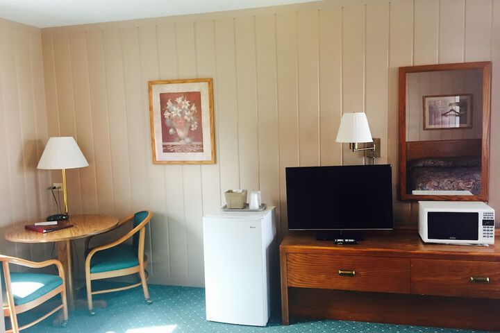 Rainbow Motel - thumb 2