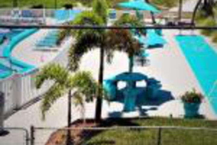 Johns Pass Beach Motel - thumb 0