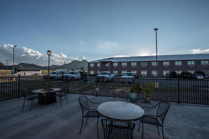 Quarter Circle 7 Hotel - thumb 5