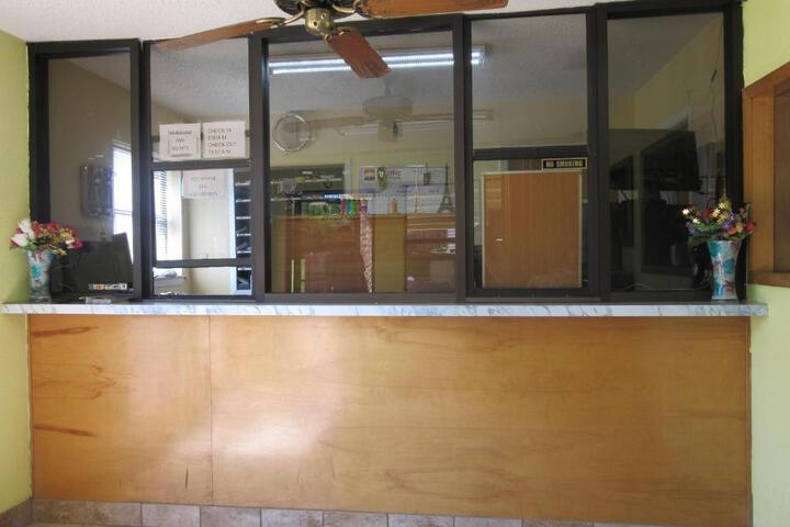 Town House Motel - thumb 7