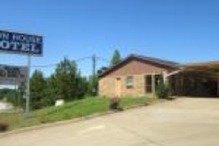 Town House Motel - thumb 0