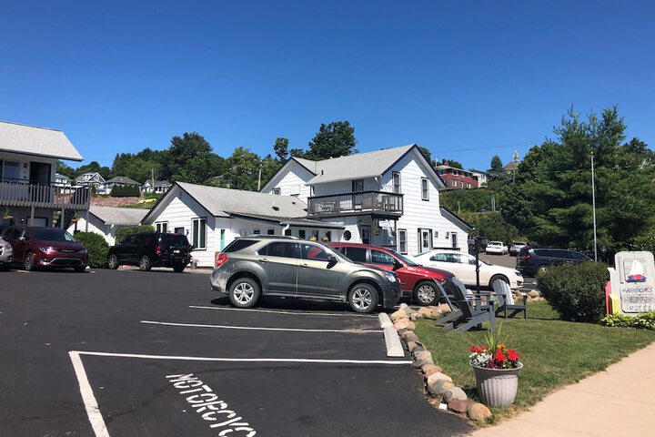 Harbor's Edge Motel - thumb 4