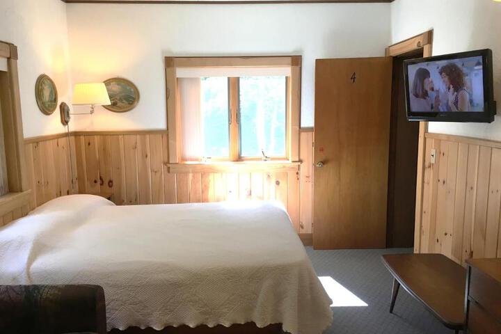 Slide Mountain Forest House - thumb 3