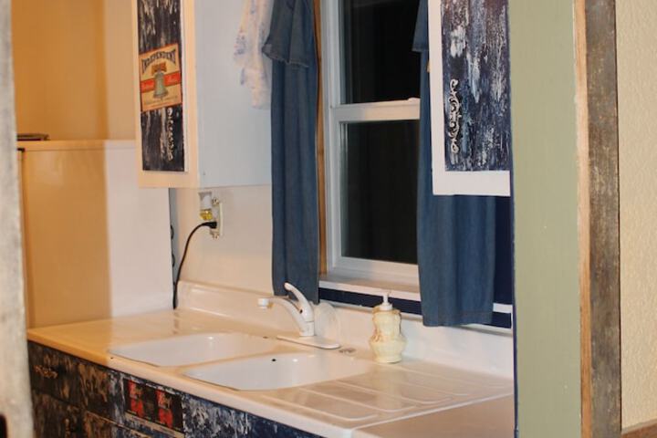 Black Bear Motel - thumb 7