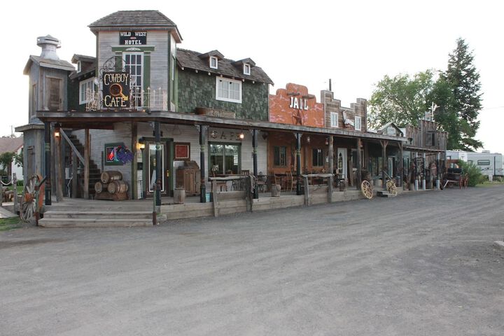 Black Bear Motel - thumb 5