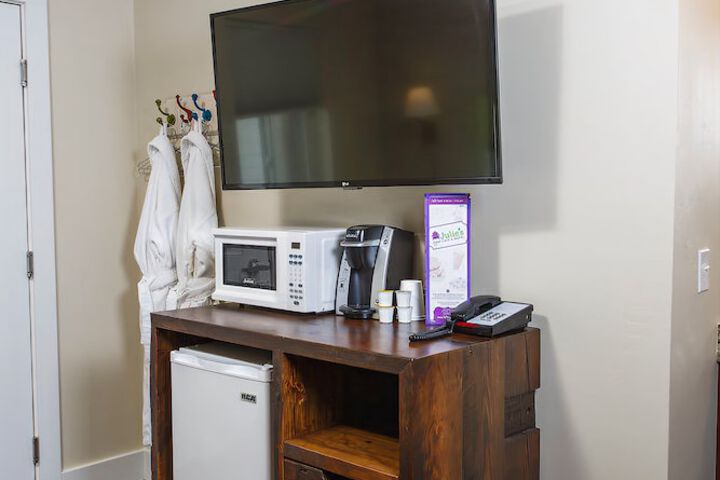 Julie's Park Cafe And Motel - thumb 3