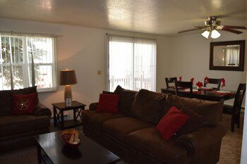 Mactavish Court Townhomes - thumb 4