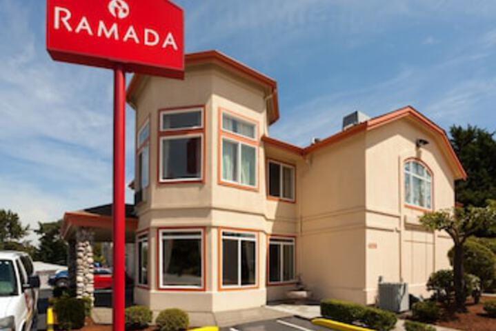 Ramada By Wyndham SeaTac Airport North - thumb 0