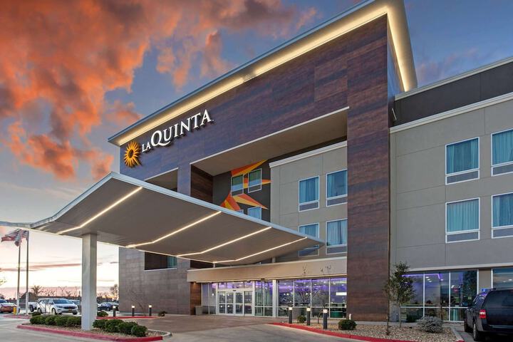 La Quinta Inn & Suites By Wyndham Lubbock South - thumb 2
