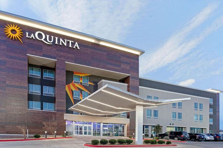 La Quinta Inn & Suites By Wyndham Lubbock South - thumb 4