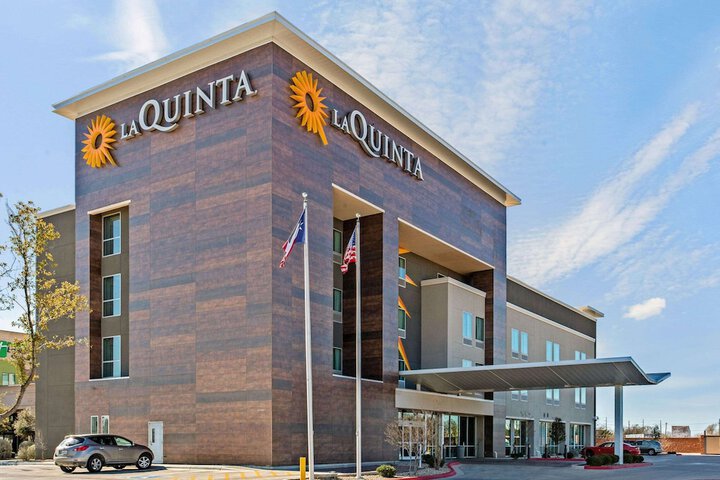 La Quinta Inn & Suites By Wyndham Lubbock South - thumb 1