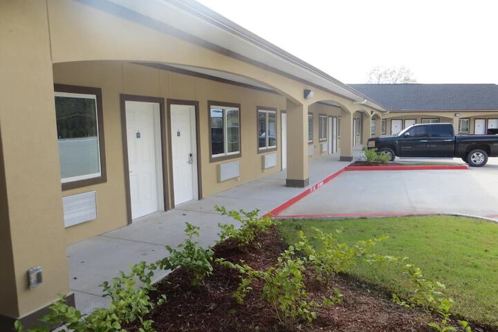 Scottish Inn & Suites - thumb 1