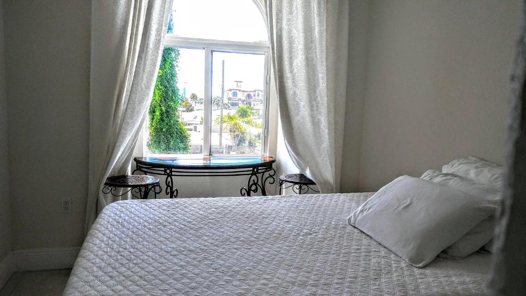 Mediterranean Three Story Beach Townhouse - thumb 2