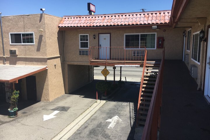 Norwalk Inn & Suites - thumb 1