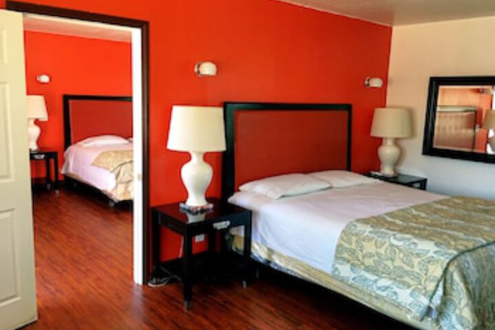 Norwalk Inn & Suites - thumb 0