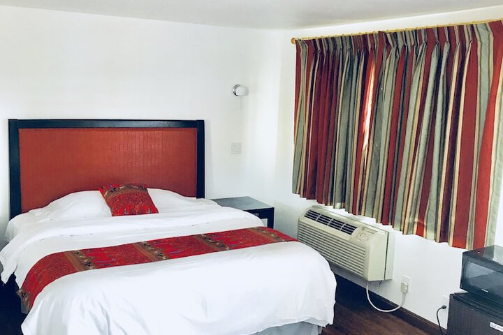 Norwalk Inn & Suites - thumb 7