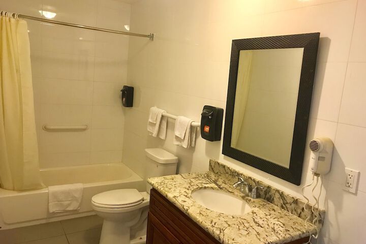 Norwalk Inn & Suites - thumb 6