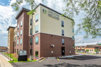 Cobblestone Hotel  Suites - Hartford